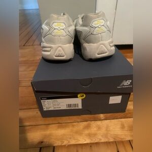 New Balance Mens' 725 White and Yellow Sneakers